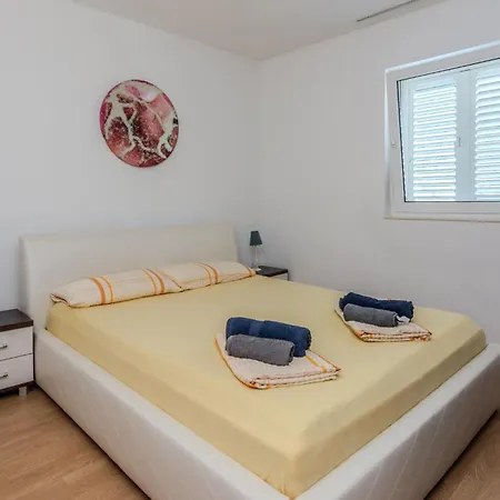 Pet Friendly In With House Sea View Nin